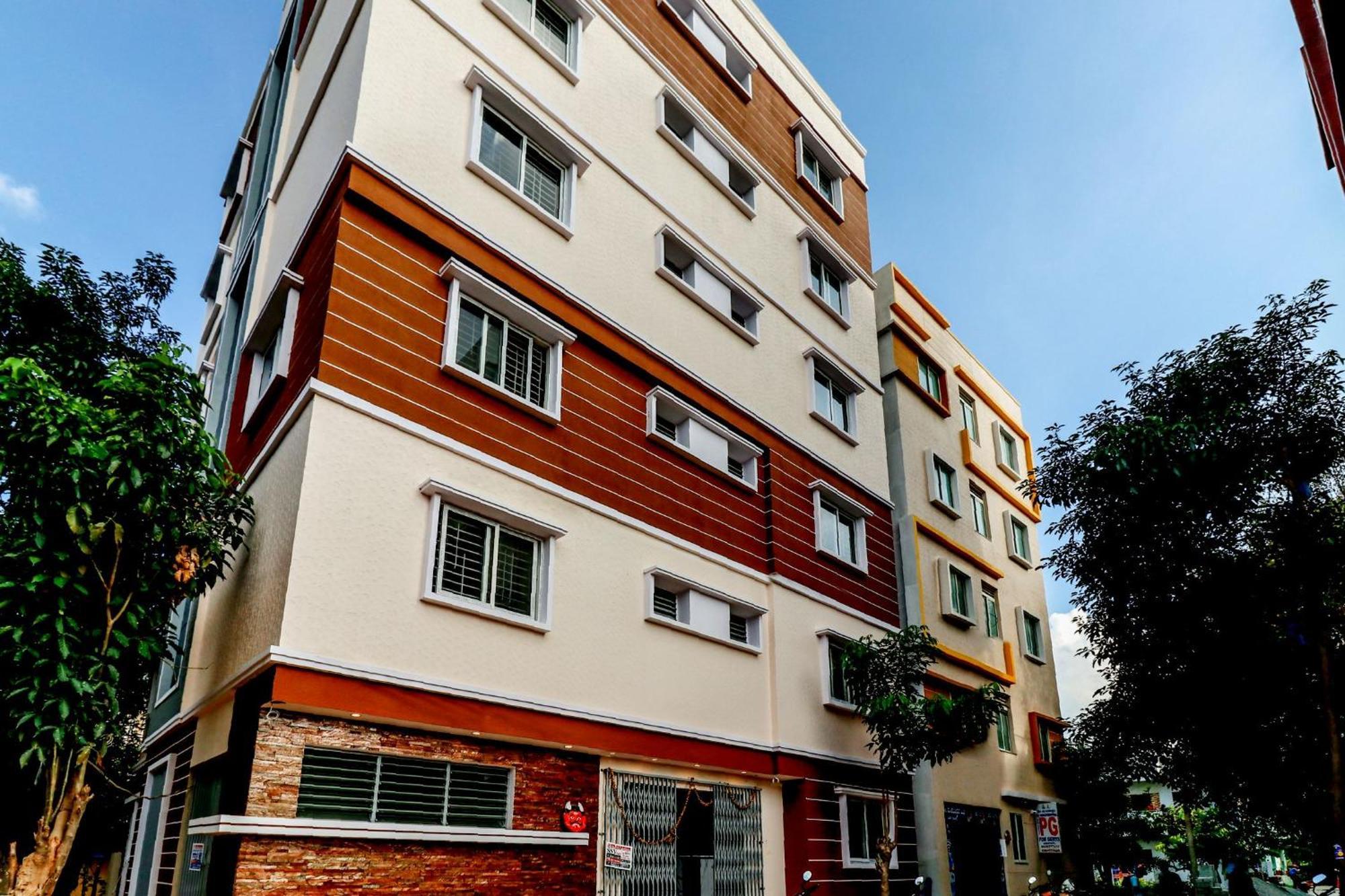 Capital O N R Residency Hotel Yelahanka Luaran gambar