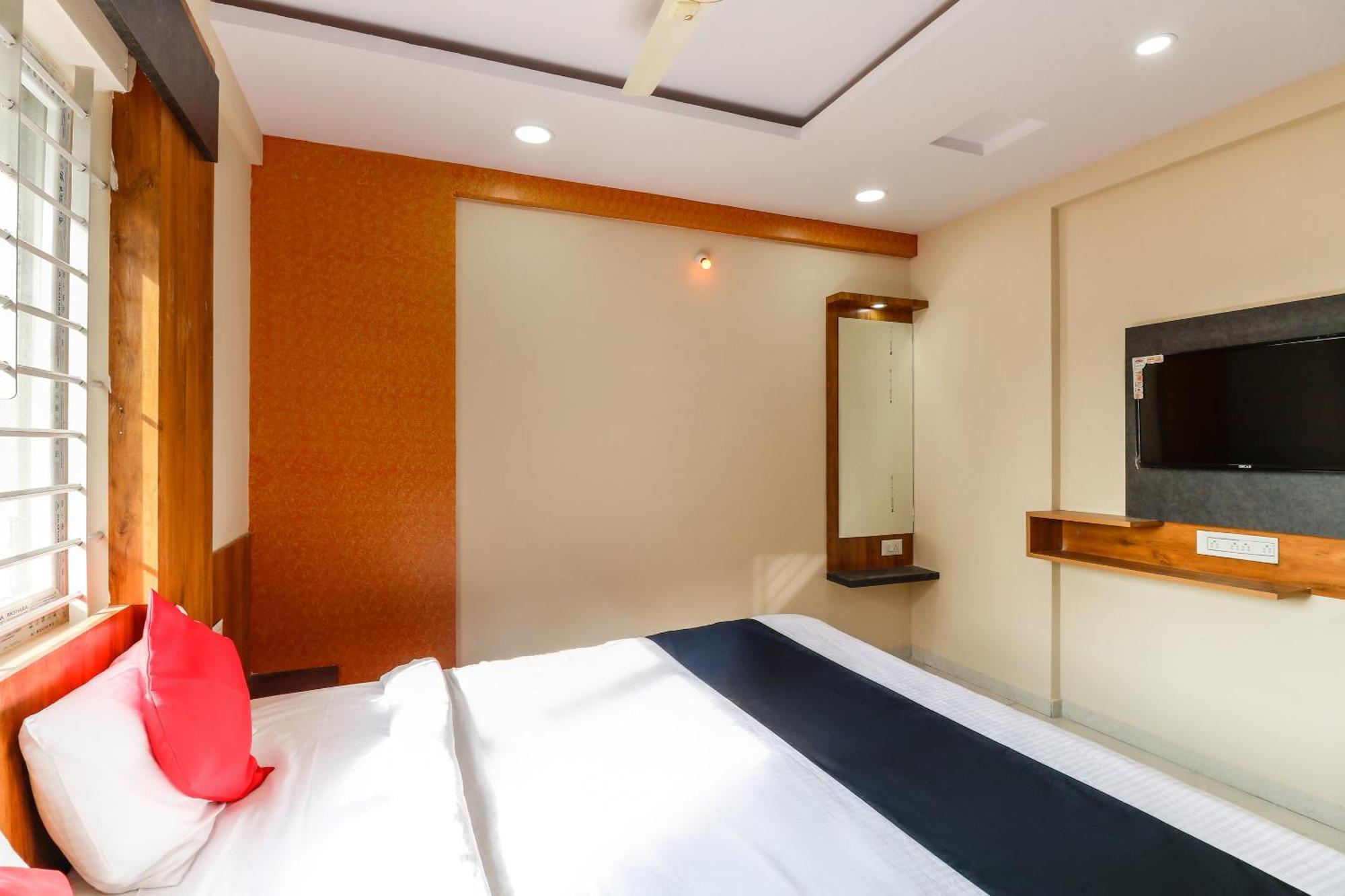 Capital O N R Residency Hotel Yelahanka Luaran gambar