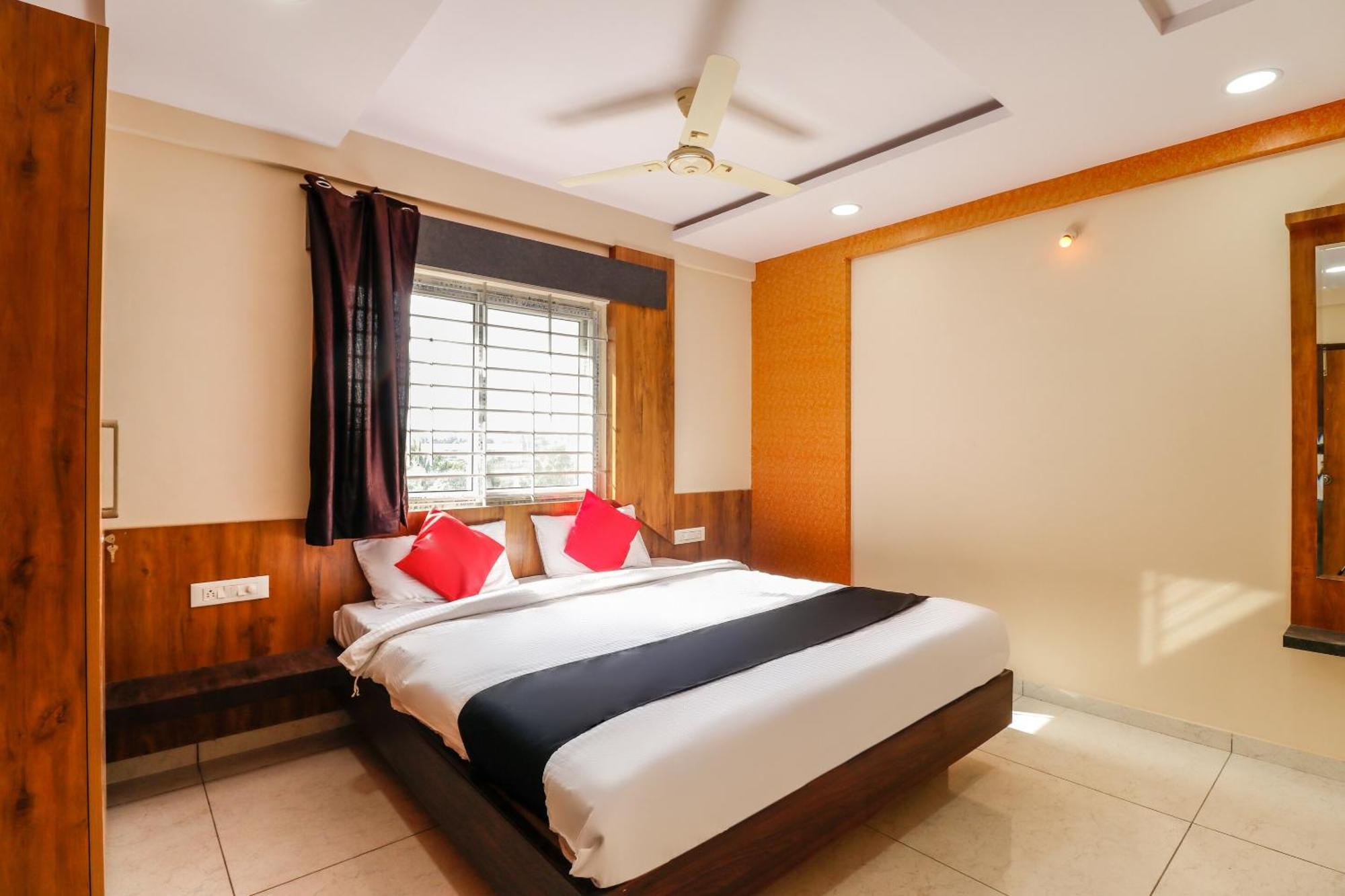 Capital O N R Residency Hotel Yelahanka Luaran gambar