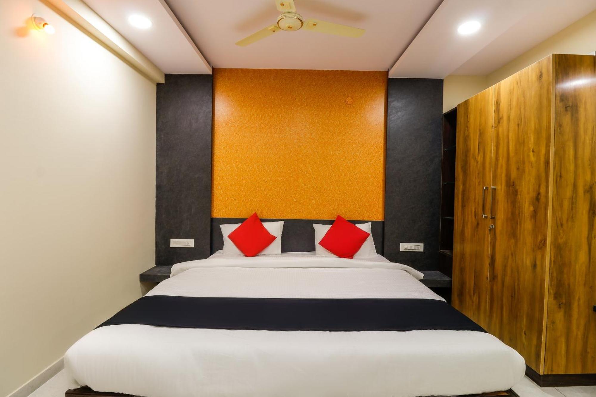 Capital O N R Residency Hotel Yelahanka Luaran gambar