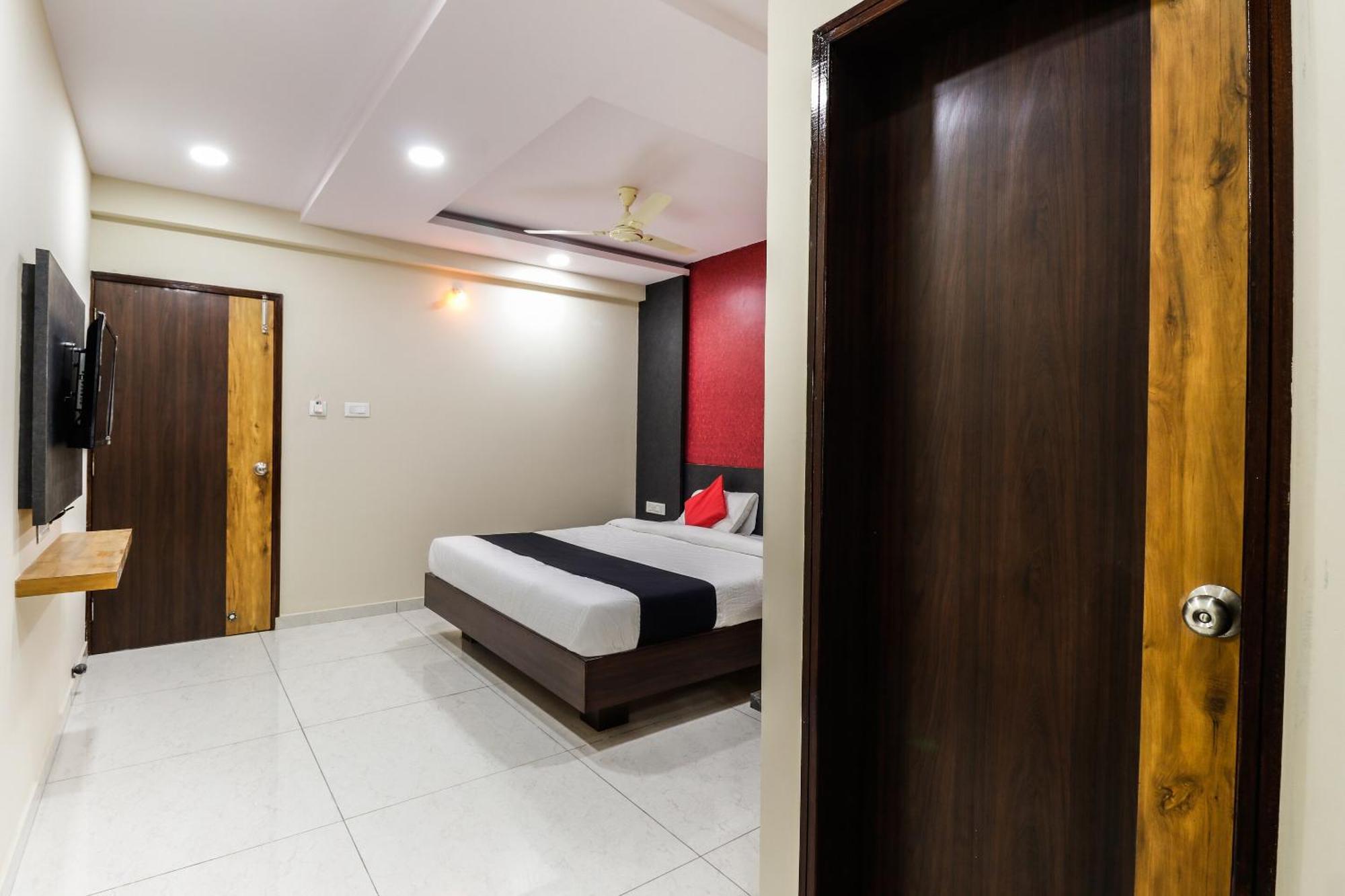 Capital O N R Residency Hotel Yelahanka Luaran gambar
