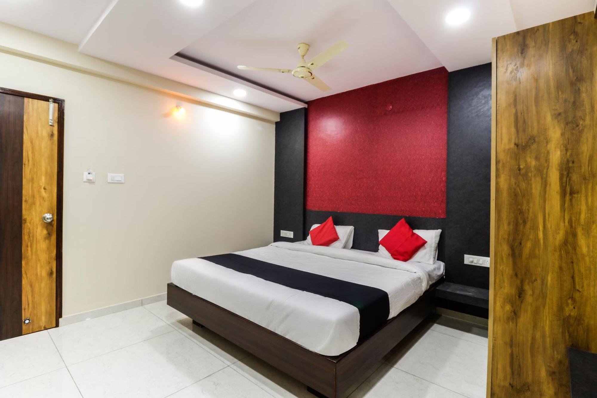 Capital O N R Residency Hotel Yelahanka Luaran gambar