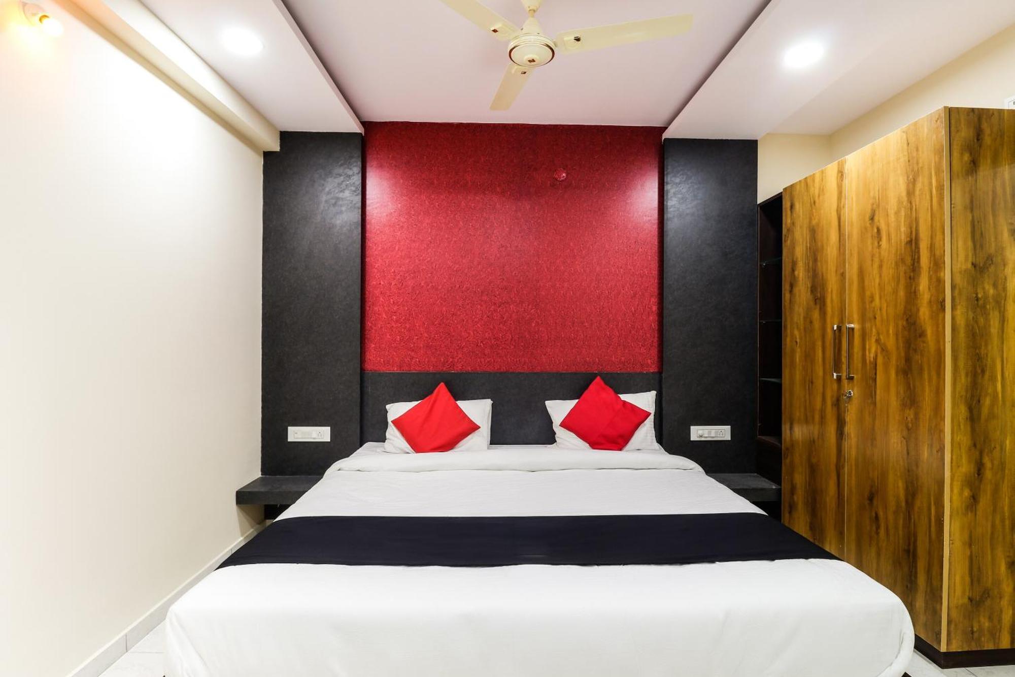 Capital O N R Residency Hotel Yelahanka Luaran gambar