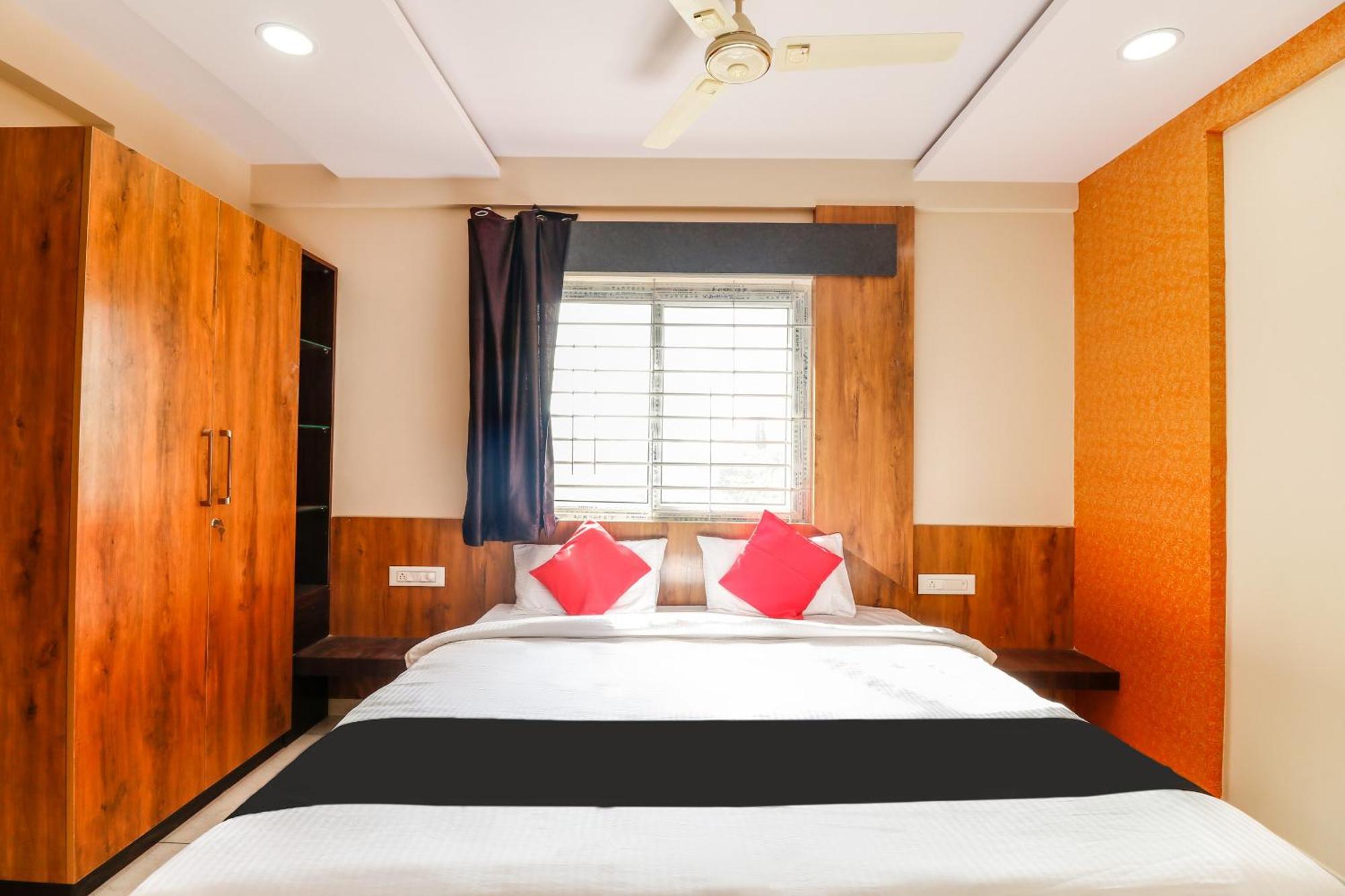 Capital O N R Residency Hotel Yelahanka Luaran gambar