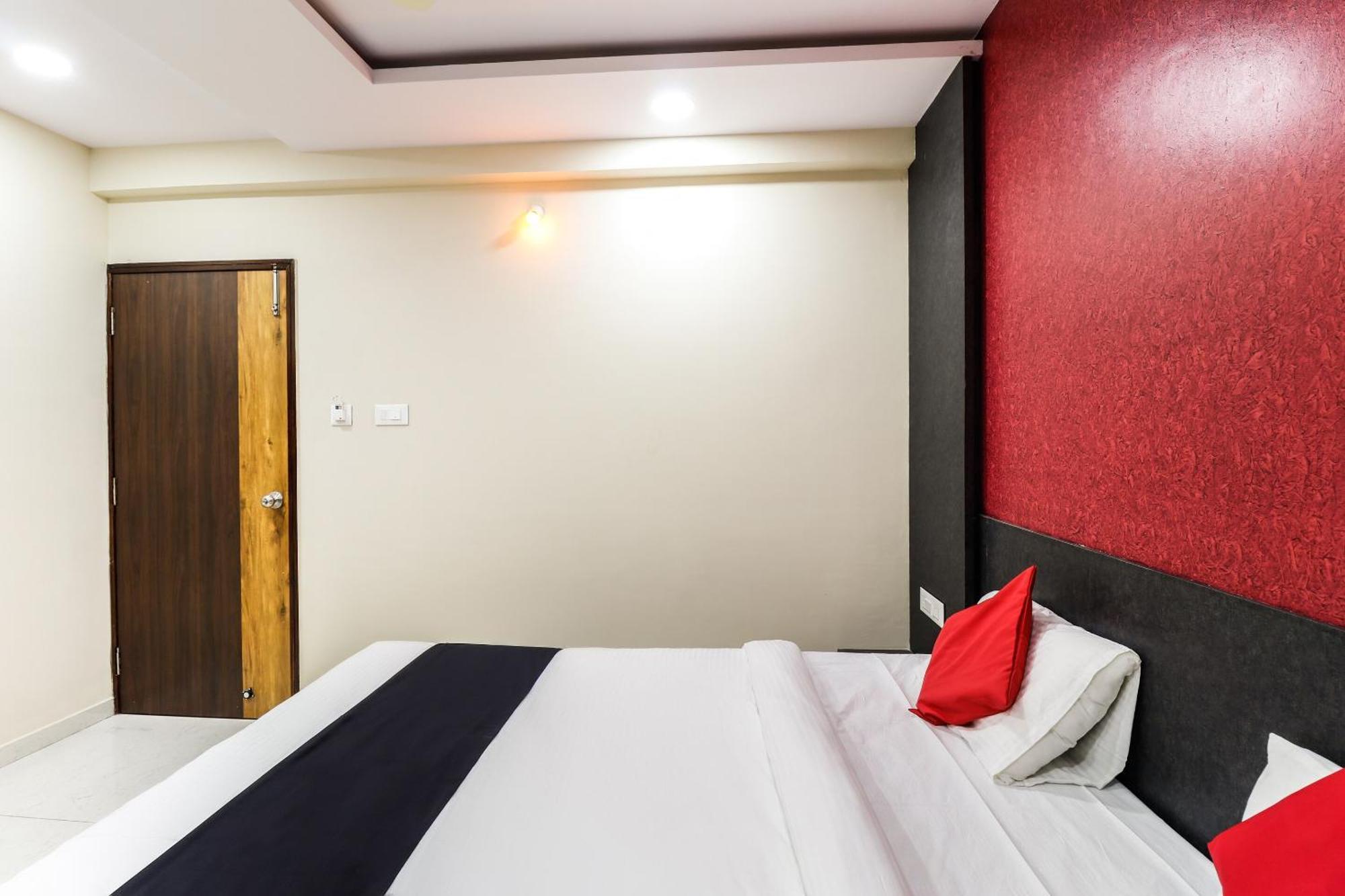 Capital O N R Residency Hotel Yelahanka Luaran gambar