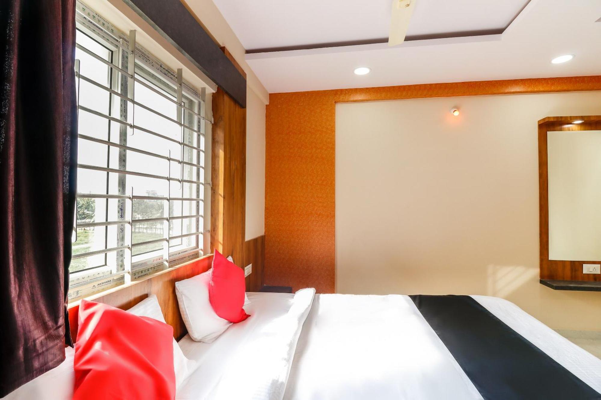 Capital O N R Residency Hotel Yelahanka Luaran gambar